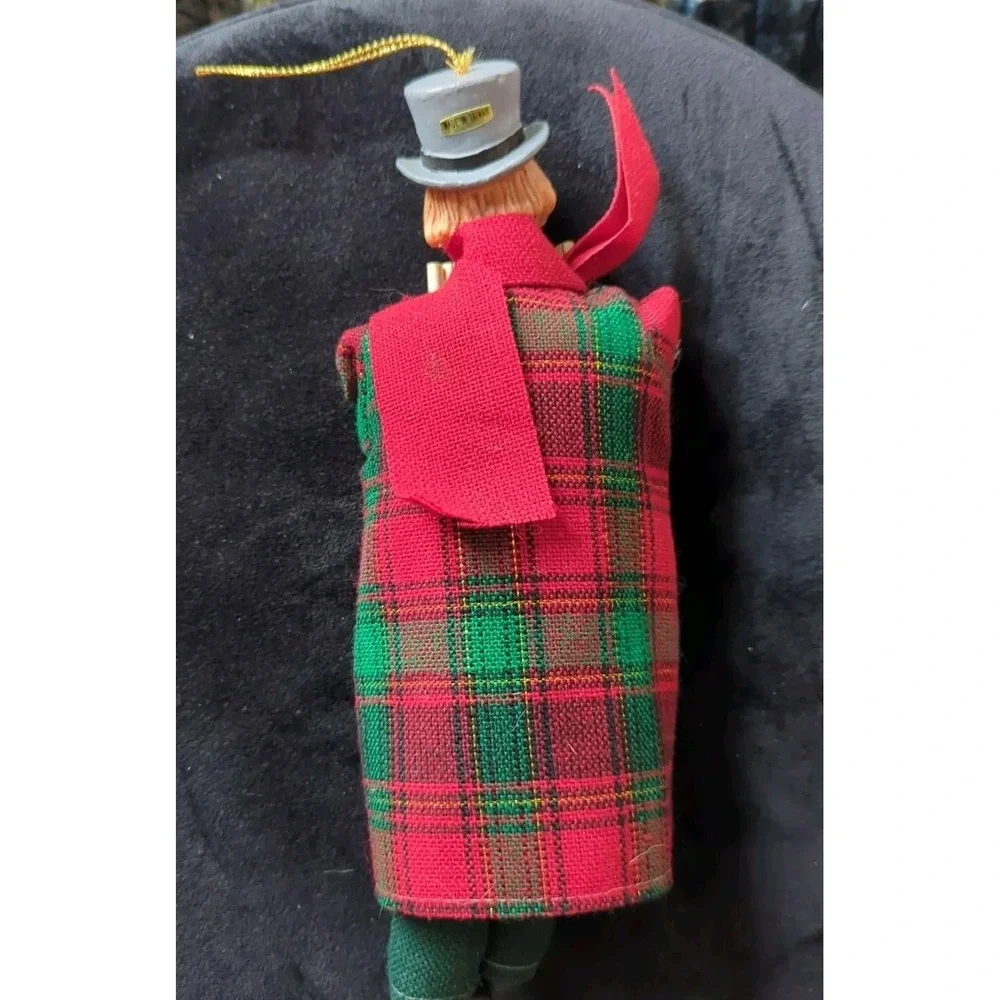Vintage Victorian Christmas‎ Caroler Ornament Made In Taiwan